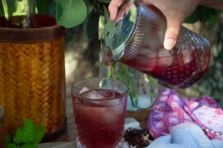 Tips for crafting summertime herbal drinks for hydration